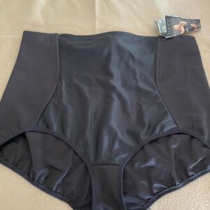 High-Waisted Black Women's Shape Wear
Instant Slimming